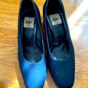 DKNY Women’s Navy File Pumps. Size 9M